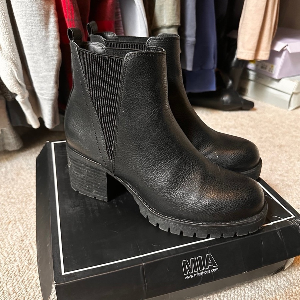 Chelsea boots